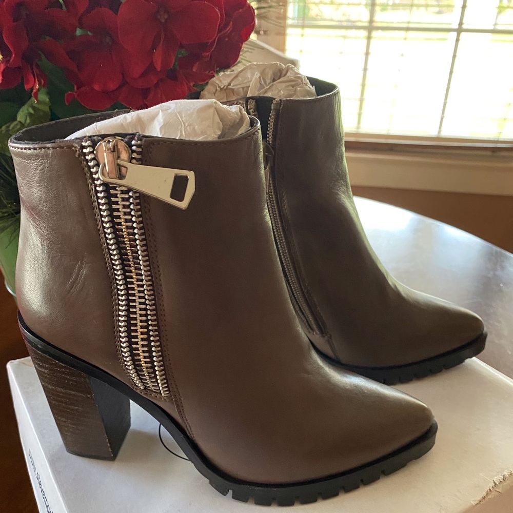 NEW Steve Madden Koraa Booties - Picture 8 of 8